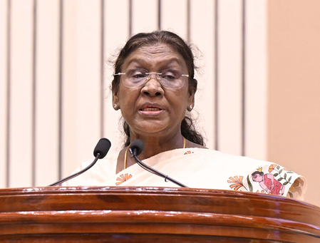 ‘नवीन वर्ष शांती व समृद्धी घेऊन येवो’