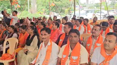 भाजपच्या महिला मोर्चाने मोदींबद्दल केलेल्या अभद्र भाषेचा केला निषेध
