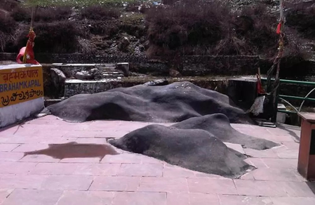 ब्रह्मकपाल : पितरांच्या मुक्तीचं अंतिम द्वार