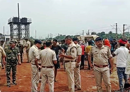 रेल्वे साइडिंगवर अंधाधुंध गोळीबार