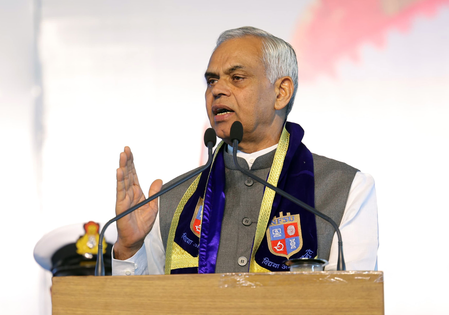 गुजरातचे राज्यपाल आचार्य देवव्रत यांच्याकडे महाराष्ट्राची अतिरिक्त जबाबदारी