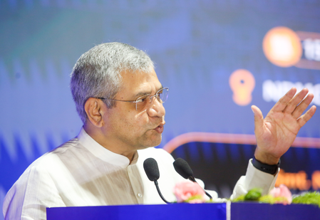 मुंबई-अहमदाबाद बुलेट ट्रेन २०२९ पर्यंत