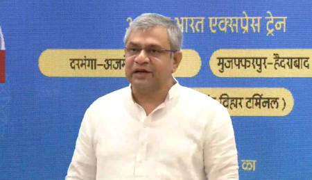 रेलमंत्र्यांनी छठपूजेसाठी केली मोठी घोषणा