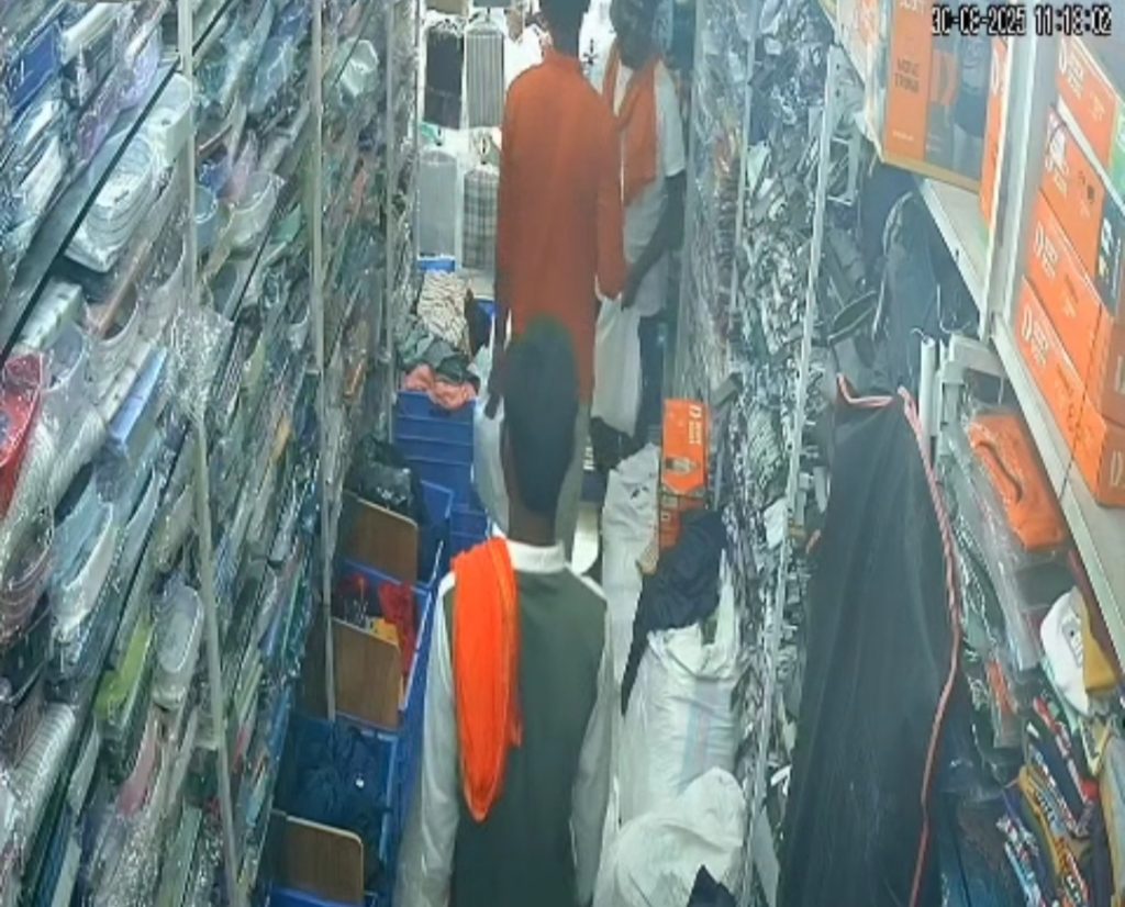 आंदोलनाचा उचलला फायदा; फोर्टमध्ये कपड्याच्या दुकानात घरफोडी