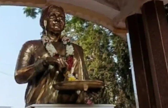 मीनाताई ठाकरेंच्या पुतळ्यावर लाल रंग; पोलिसांकडून आरोपीचा शोध सुरू