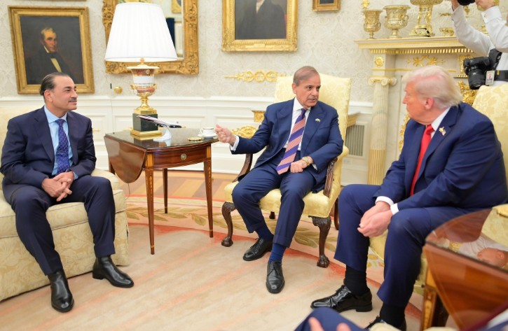 पाकची नाचक्की; ट्रम्पनी शरीफ, मुनीरना गेटबाहेर ठेवले ताटकळत