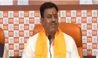 गरबा खेळायचाय? टीळा लावा, आरती करा; मुलींशी गैरवर्तन केलं तर थेट बुलडोझर!