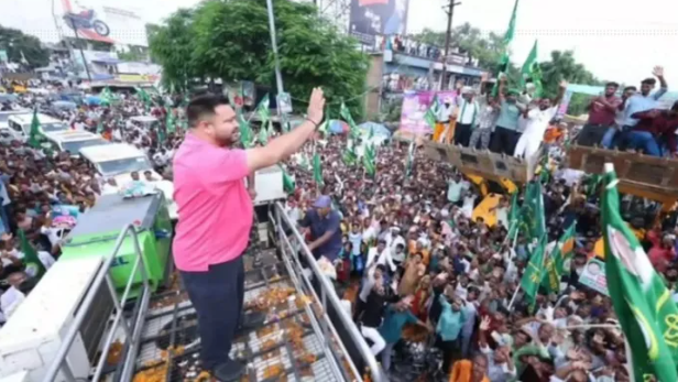 तेजस्वी यादव समोर पंतप्रधानांच्या आईला शिवीगाळ; भाजपा म्हणाली–’बिहारच्या बहिणी हिशेब घेतील’