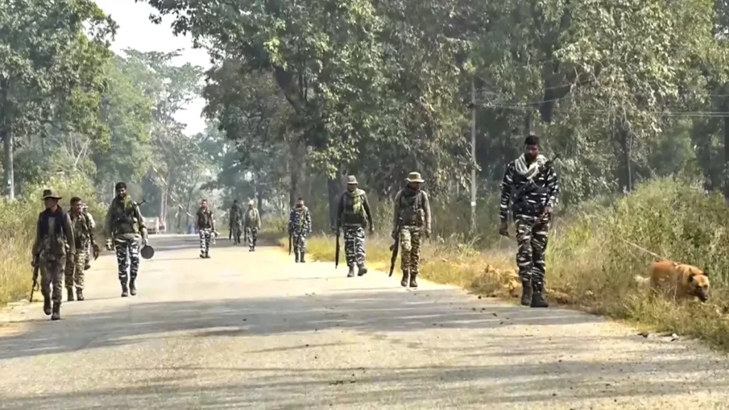 “छत्तीसगडमध्ये चकमक: २ नक्षलवादी ठार, एके-४७ आणि दारूगोळा जप्त”