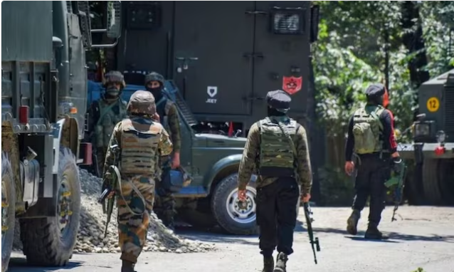 कुलगाम चकमक: दोन दहशतवादी ठार, दोन जवान जखमी!