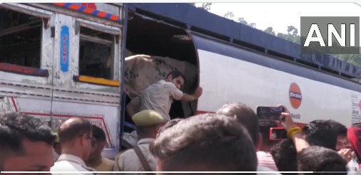 तेल टँकर मधून गोतस्करी, २० गायींची सुटका, चालक फरार!