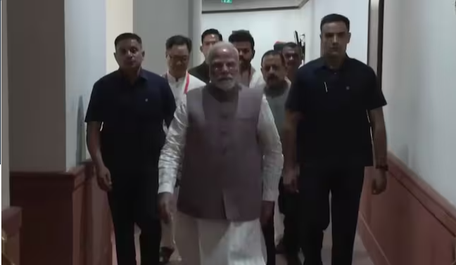 उपराष्ट्रपती निवडणूक: पंतप्रधान मोदींनी केले पहिले मतदान!