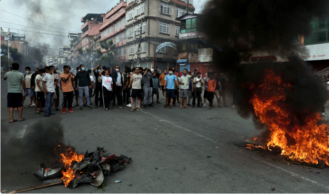 नेपाळमध्ये हिंसाचार शिगेला; पंतप्रधान ओली देश सोडण्याच्या तयारीत?