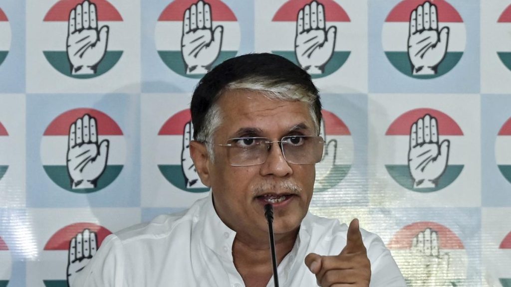 ‘वोट चोरी’ आरोपांमध्ये काँग्रेसची फजिती; प्रवक्ते पवन खेऱा यांच्या नावावर दोन मतदार ओळखपत्रे