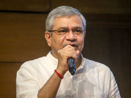 इलेक्ट्रॉनिक्स कंपोनंट मॅन्युफॅक्चरिंग योजनेला प्रचंड प्रतिसाद