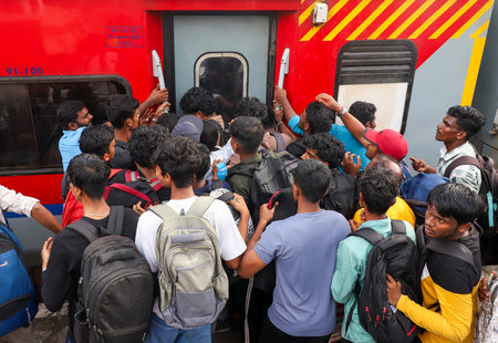 दिवाळीसाठी १८ लाखांहून अधिक लोक घरी पोहोचले