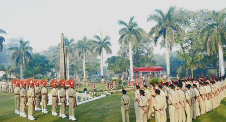 वीर शहीदांना श्रद्धांजली