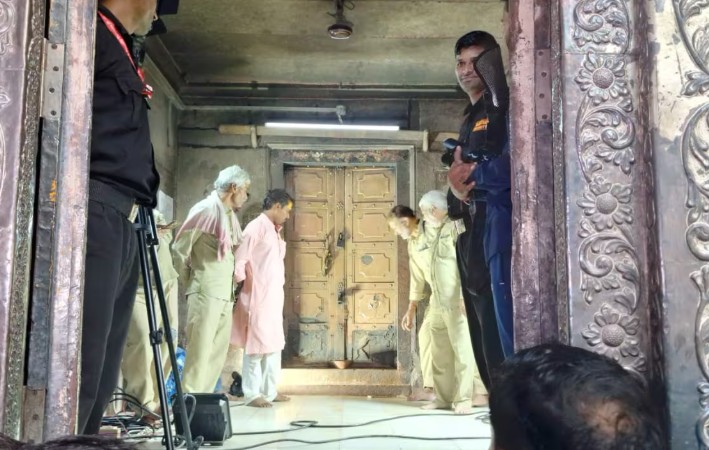 ५४ वर्षांत पहिल्यांदाच मथुरेच्या बांके बिहारी मंदिरातील तोषखाना उघडला; काय काय आढळले?