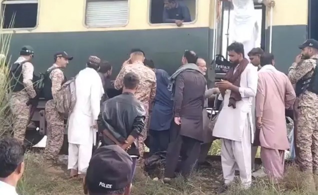 बलुचमध्ये जाफर एक्सप्रेसवर पुन्हा हल्ला; आयईडी स्फोटानंतर सहा डबे घसरले