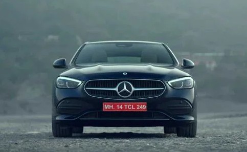 मर्सिडीज- बेंझने नवरात्रीत दर ६ मिनिटाला विकली एक कार!