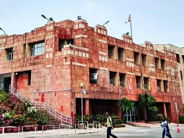 जेएनयूमध्ये विद्यार्थी-पोलिसात झटापट, २८ जण ताब्यात