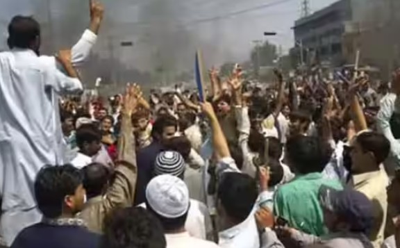 “हडळ” स्वतःच्या लोकांना मारतेय! पाक सैन्य आणि सरकारबद्दल पीओकेमधील नेते काय म्हणाले?