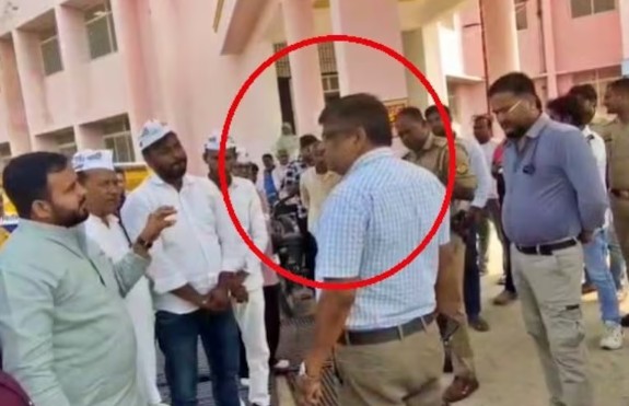 “योगींची अंत्ययात्रा काढा” म्हणणारे बिरसिंहपूर रुग्णालयाचे प्रभारी सीएमएस निलंबित