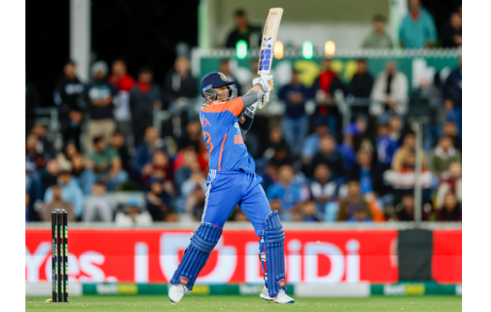 ‘सूर्या’ पुन्हा तळपला — १५० षटकारांचं सूर्यमंडळ उजळलं!