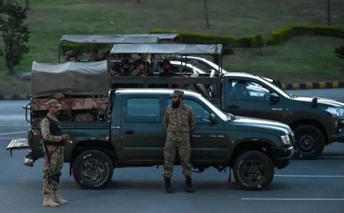 अफगाण सीमेजवळ झालेल्या चकमकीत पाक लष्कराच्या कॅप्टनसह सहा सैनिक ठार