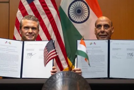 अमेरिकेने भारतासोबत १० वर्षांच्या संरक्षण आराखड्यावर केली स्वाक्षरी