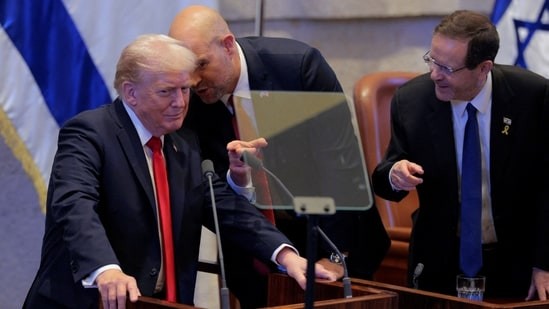 पॅलेस्टाईनच्या मान्यतेसाठी इस्रायली संसदेत ट्रम्प यांच्या भाषणादरम्यान घोषणाबाजी