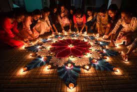 दिवाळी : भारतातील नव्हे जगभरातील नीतिमूल्यांचा, श्रद्धांचा उत्सव !