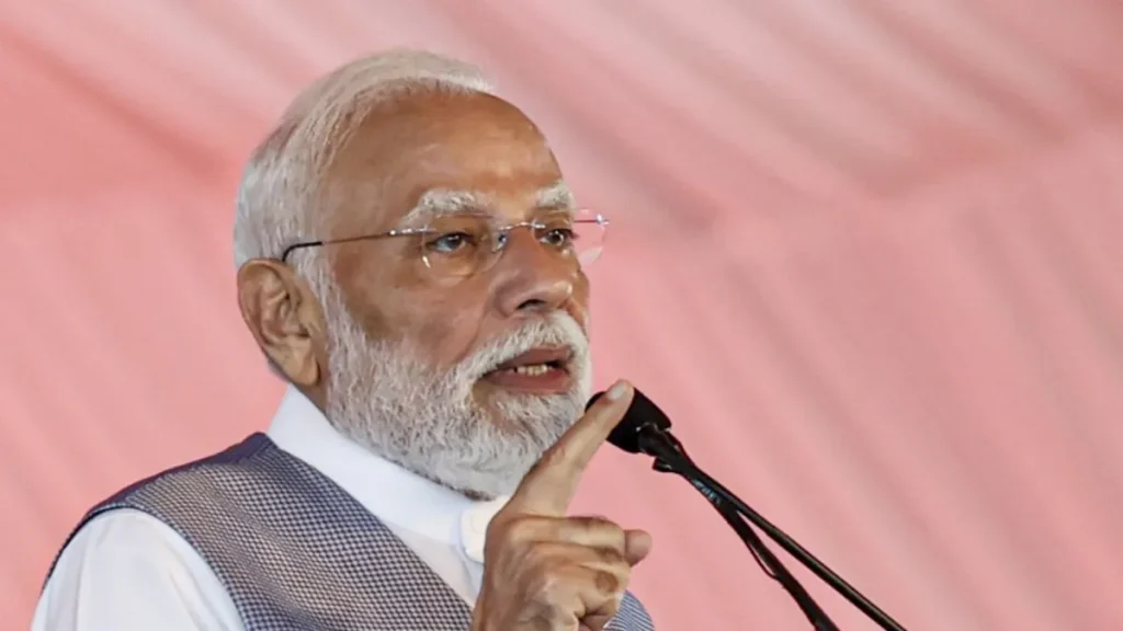 पंतप्रधान मोदींनी देशवासीयांना भारतीय उत्पादने खरेदी करण्याचे आवाहन, म्हणाले– “गर्वाने सांगा, हे स्वदेशी आहे.”