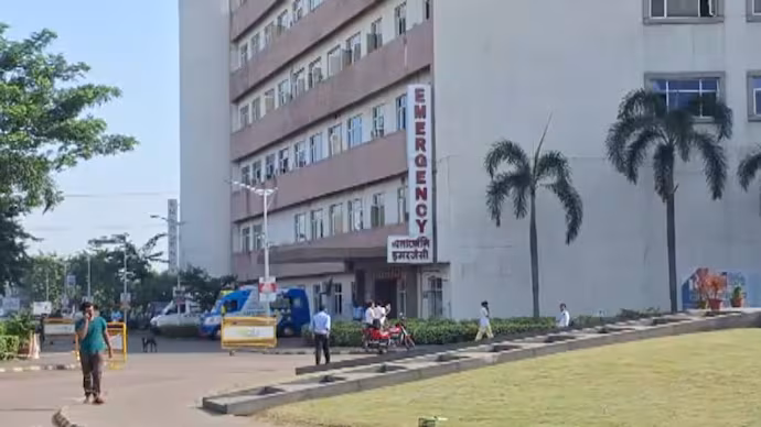 बंगाल बलात्कार प्रकरण: ३ अटकेत, दोघांचा शोध सुरु!