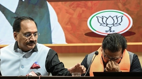 केजरीवालना आत्मपरीक्षणाचा सल्ला देत दिल्लीत बडा नेता भाजपात