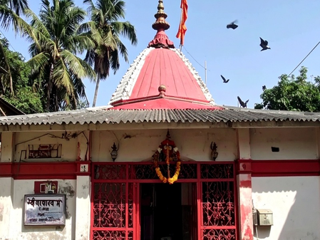 ‘या’ शक्तिपीठात मूर्ती नाही, पाण्याने भरलेल्या मडक्याची केली जाते पूजा