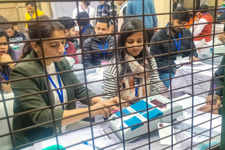 बिहारमध्ये स्ट्रॉन्ग रूममध्ये तीन पातळ्यांची सुरक्षा