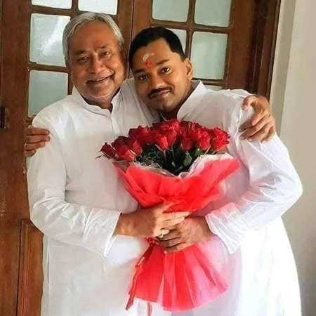जनतेच्या विश्वासावर वडील खरे उतरतील