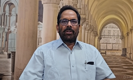 यादव कुटुंब दुर्दैवाने आपल्या कुटुंबालाच पार्टी मानतात