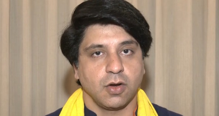 दोन गटांत फुटलेली काँग्रेस राहुल गांधींना वाचवण्यात गुंतली