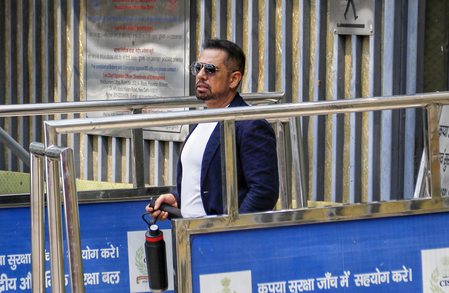 ईडीकडून रॉबर्ट वाड्रा यांच्याविरुद्ध चार्जशीट