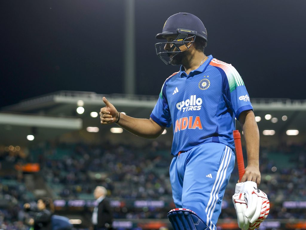 तीन षटकार… आणि रोहित बनेल जगाचा वनडे ‘सिक्सर सम्राट’