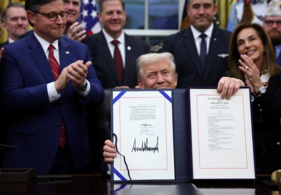 अमेरिकेच्या इतिहासातील सर्वात मोठा ४३ दिवसांचा शटडाऊन संपला!