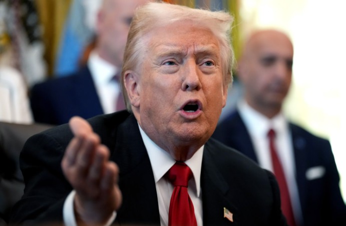 ट्रम्प यांचा स्वतःची पाठ थोपटण्याचा विक्रम!