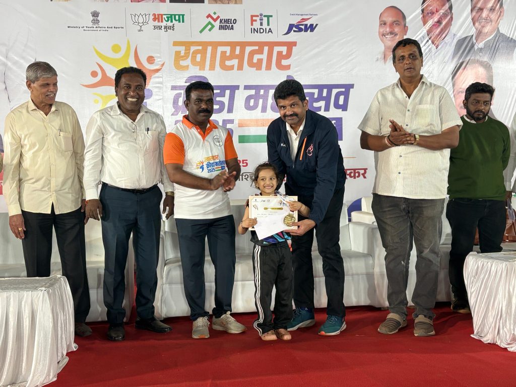 पाच वर्षांच्या साईशा देवलची मल्लखांब स्पर्धेत सोनेरी चमक