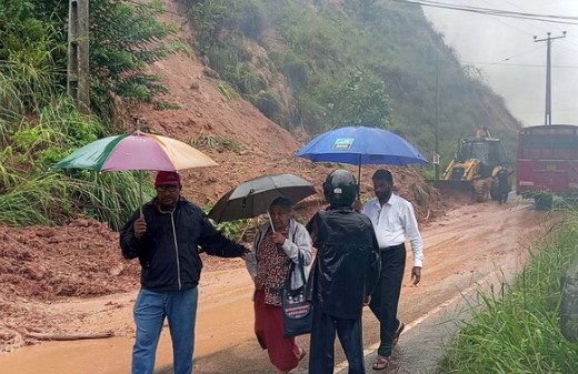 चक्रीवादळाचा तडाखा बसलेल्या श्रीलंकेच्या मदतीसाठी भारताचे ‘ऑपरेशन सागर बंधू’