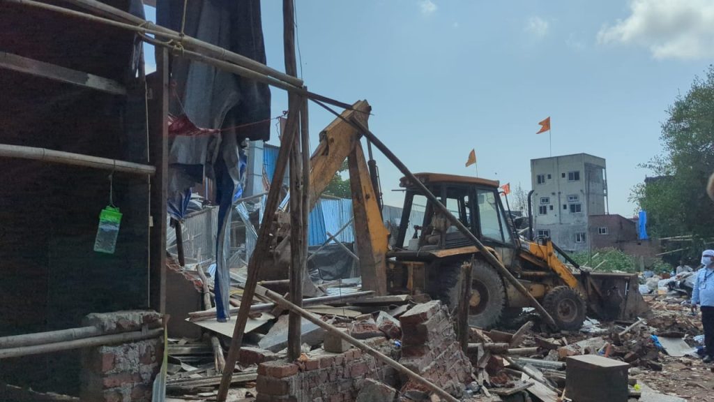 ‘न्यूज डंकाचा इम्पॅक्ट’; मालवणीत अनधिकृत बांधकामावर बुलडोझर