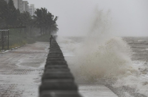 फिलिपाइन्समध्ये ‘कलमेगी’ वादळानंतर राष्ट्रीय आणीबाणी