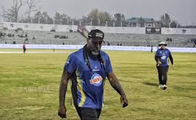 ख्रिस गेल वाट बघत राहिला, जम्मू काश्मिरातील प्रीमियर लीग स्पर्धेचे आयोजकच पळून गेले