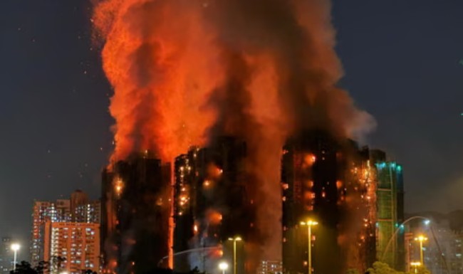 हाँगकाँगमध्ये बहुमजली इमारतीला लागलेल्या आगीत ४४ जणांचा मृत्यू; २७९ जण बेपत्ता